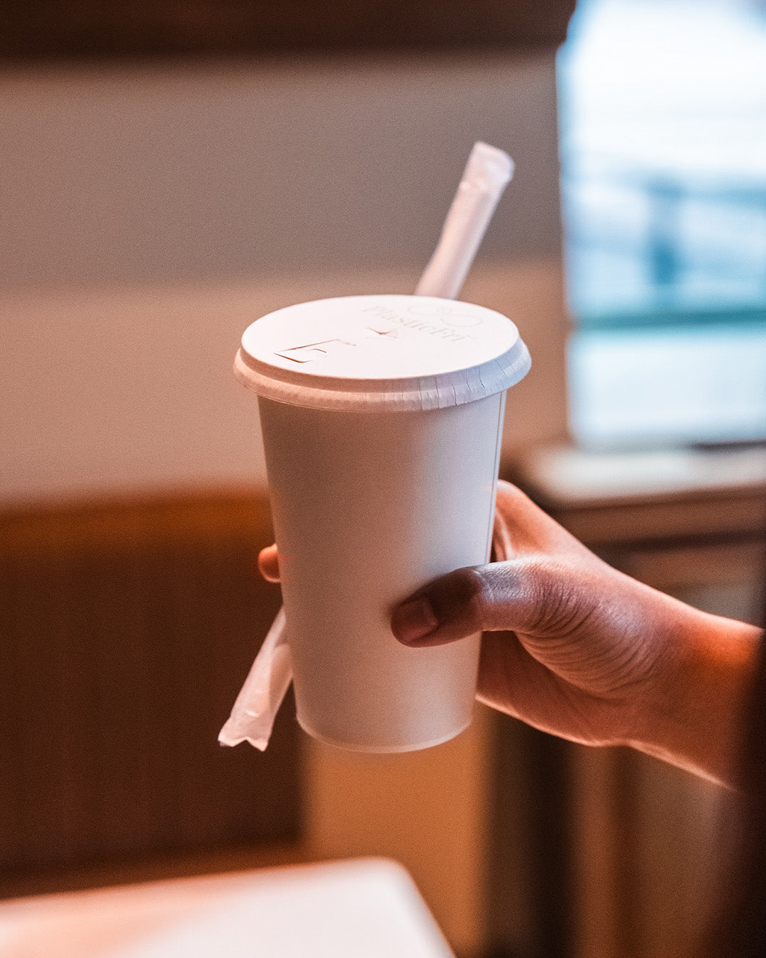 Grale_Disposable_16oz_Cup_Lifestyle_Lid