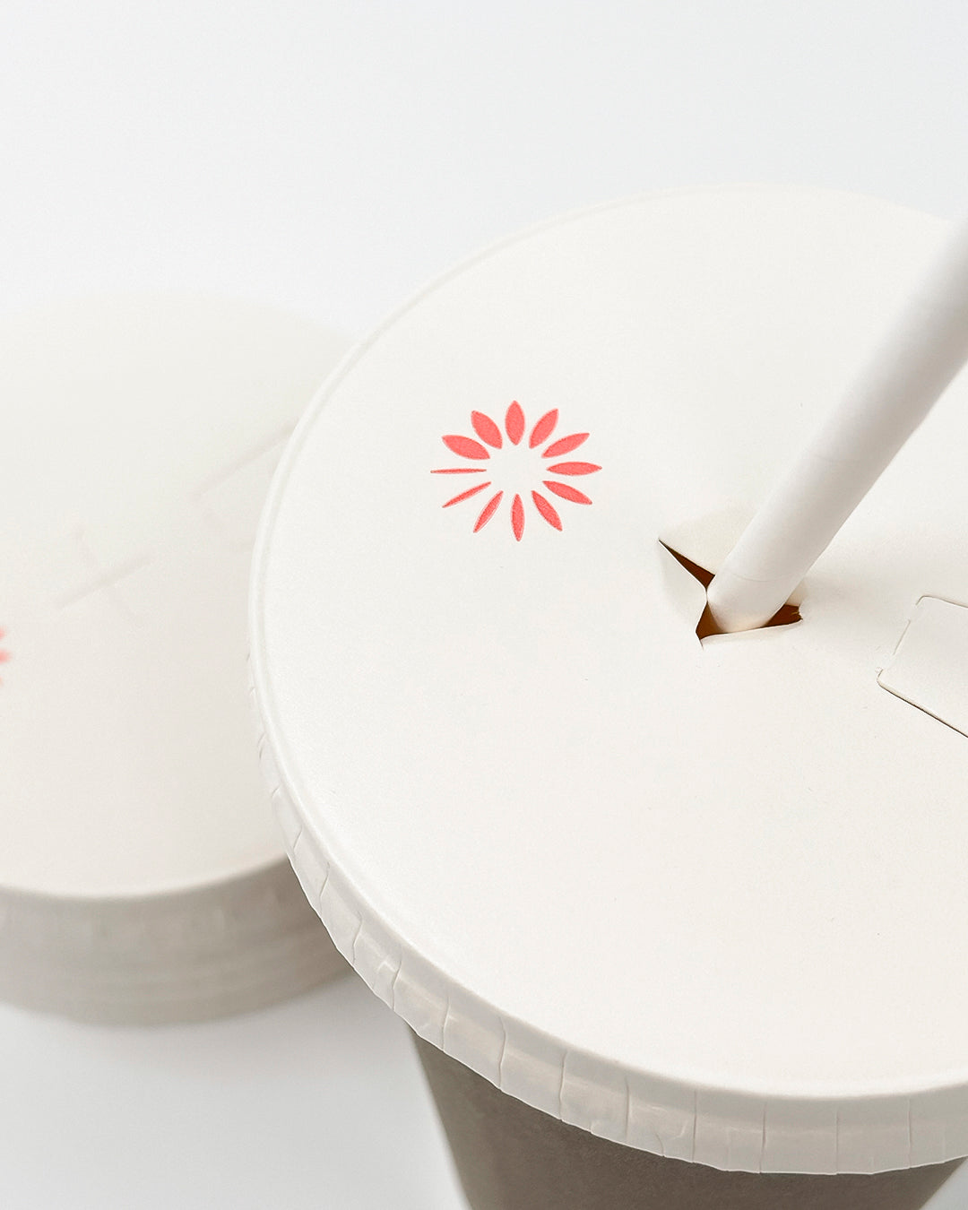 Grale Lid 90mm, Close up with Straw